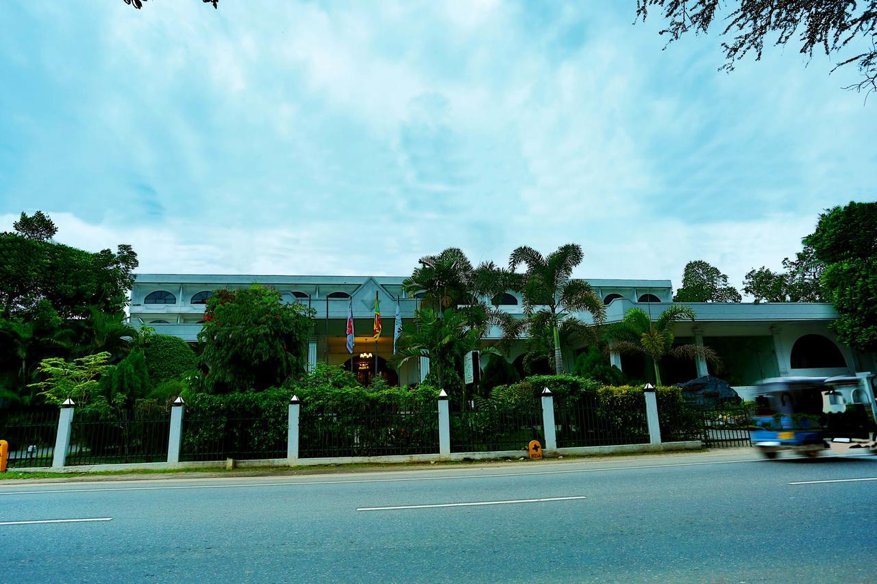 Kandyan Reach Hotel Kurunegala Exterior foto